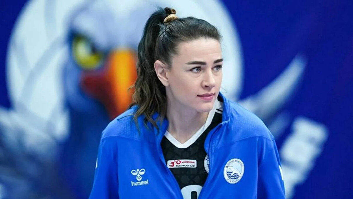 Meryem Boz Survivor 2026 kadrosunda mı?<br><br>Evet. Acun Ilıcalı’nın yaptığı resmi duyuruya göre milli voleybolcumuz Meryem Boz, Survivor 2026 yarışmacıları arasında yer alıyor. Daha önce açıklanan Bayhan, Dilan Çıtak, Keremcem, Mert Nobre ve Serhan Onat’ın ardından kadroya dahil olan sporcu, parkurlardaki performansı şimdiden merak konusu oldu.