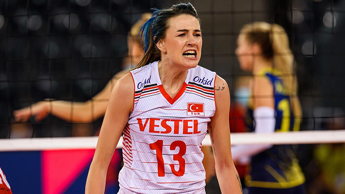 Şu anda Sultanlar Ligi ekiplerinden Sarıyer Belediyespor forması giyen tecrübeli sporcu, güçlü smaçları, mücadeleci oyun tarzı ve liderlik özellikleriyle tanınıyor.