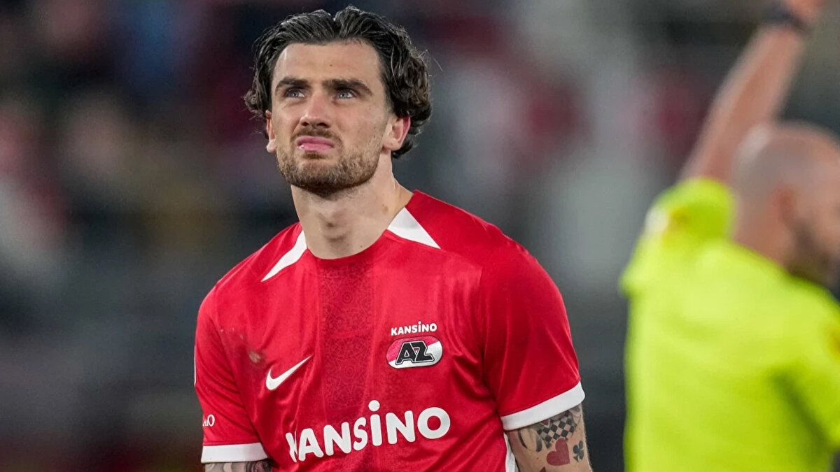 Fenerbahçe yönetimi, sezon sonunda irlandalı yıldız için kulübüne teklif yapmaya hazırlanıyor. Bu sezon Alkmaar ile 7 maçta 6 gol ve 1 asist katkısı yaptı. Piyasa değeri ise 16 milyon euro. 