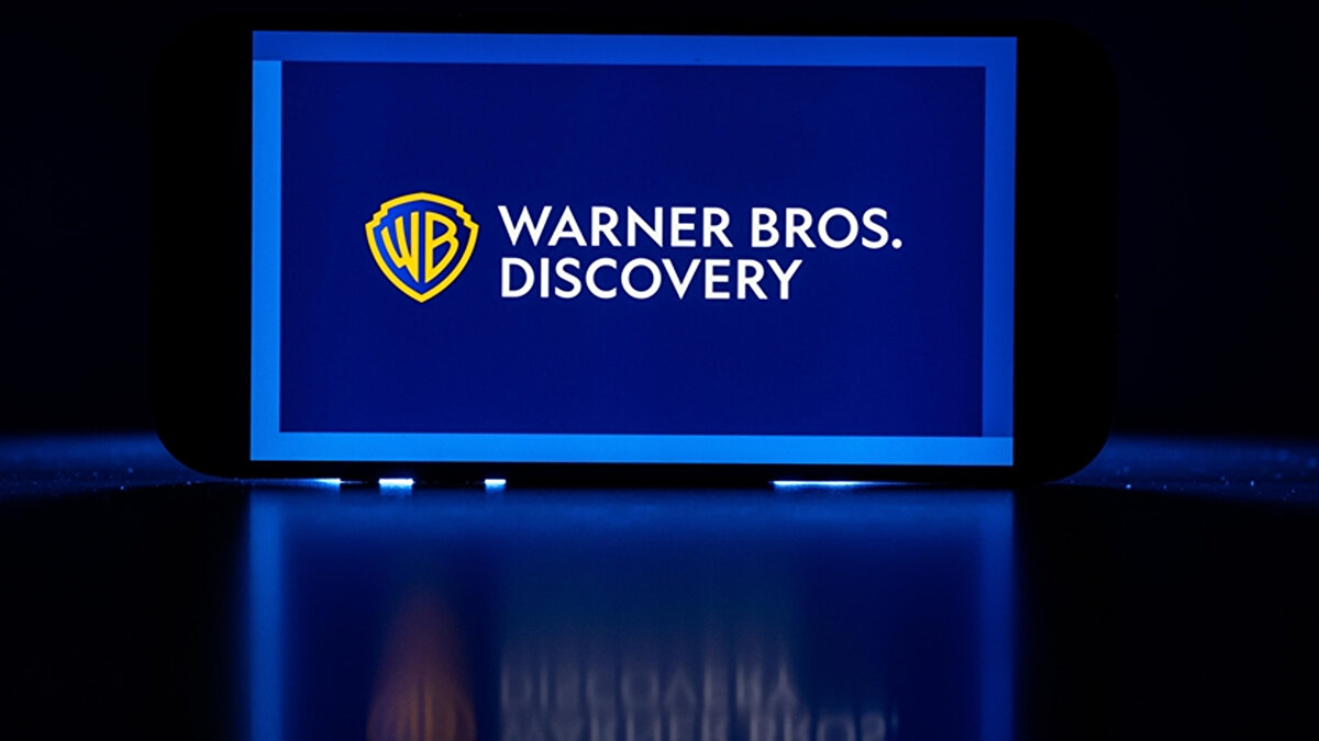 Suudi Arabistan Varlık Fonu’nun (PIF), Warner Bros. Discovery’ı (WBD) satın almak için harekete geçtiği iddia edildi. Uluslararası basındaki haberlere göre, eylülde Electronic Arts’ı (EA) 55 milyar dolara bünyesine katan fonun bu kez Universal Pictures’ın sahibi Comcast ile WBD için teklif hazırladığı öne sürüldü.