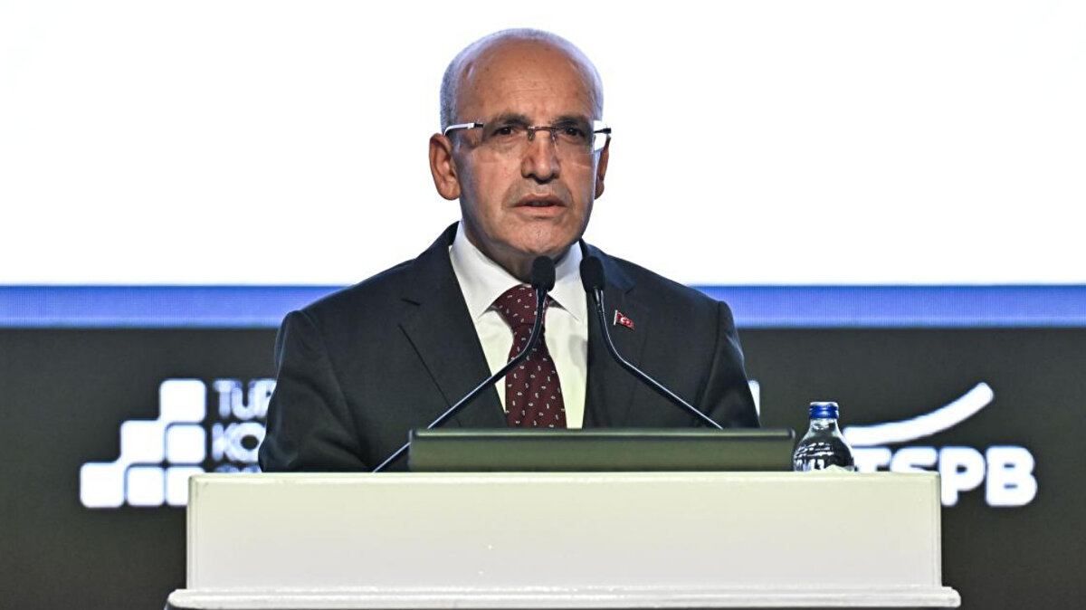 Şimşek: “Dünya Bankası ile güçlü ortaklık devam edecek”<br><br>Hazine ve Maliye Bakanı Mehmet Şimşek, Dünya Bankası ile sürdürülen uzun süreli iş birliğinin Türkiye’nin afet risk azaltımı ve sürdürülebilir şehircilik hedeflerine önemli katkı sunduğunu belirtti. Şimşek, İstanbul’un depreme hazırlık sürecini destekleyen yatırımların Orta Vadeli Program doğrultusunda kararlılıkla devam edeceğini vurguladı.