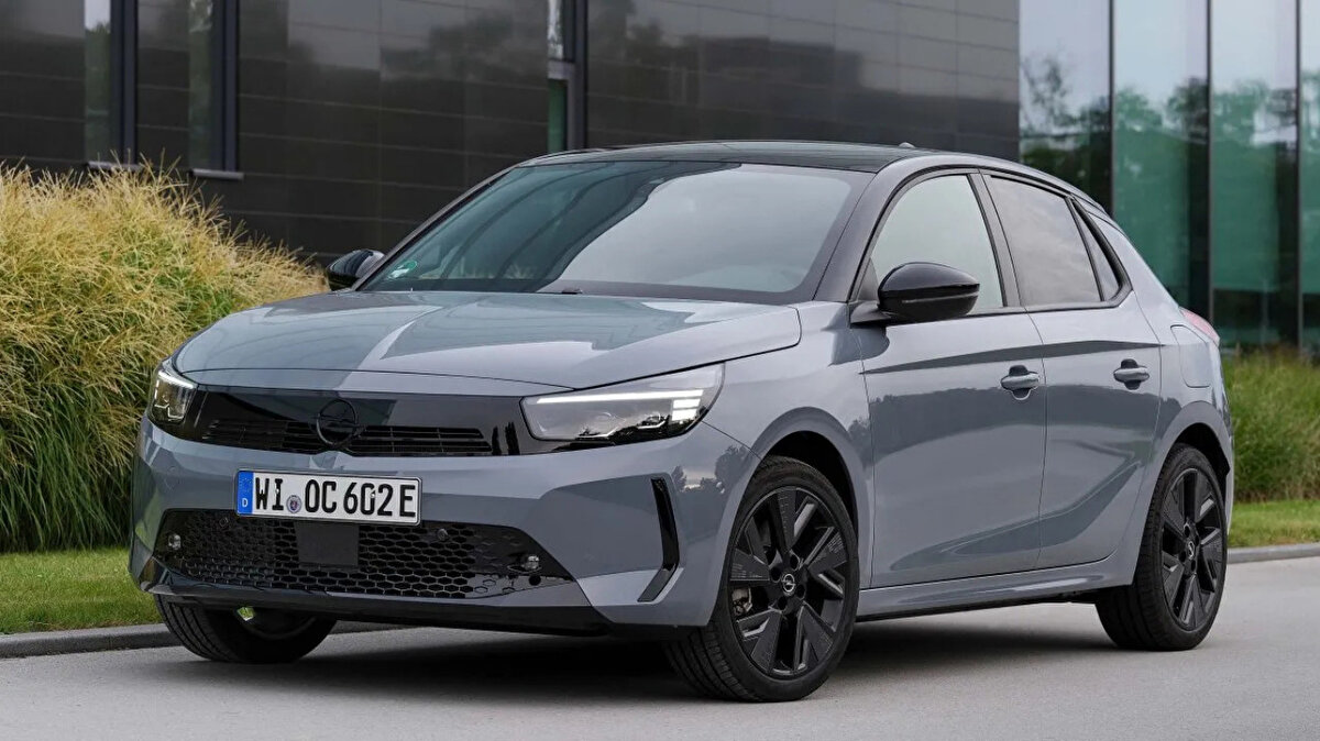 Opel Kasım Ayı Kampanyaları 2025<br><br>Opel’in birçok modelinde 12 ay – %0 faizli kredi seçenekleri öne çıkıyor:<br><br>Astra: 300.000 TL – 12 ay – %0 faiz<br><br>Corsa: 150.000 TL – 12 ay – %0 faiz<br><br>Frontera Hybrid: 150.000 TL – 12 ay – %0 faiz<br><br>Mokka: 300.000 TL – 12 ay – %0 faiz<br><br>Corsa Elektrik: 300.000 TL – 12 ay – %0 faiz<br><br>Grandland: İşletmelere 400.000 TL – 12 ay – %0 faiz