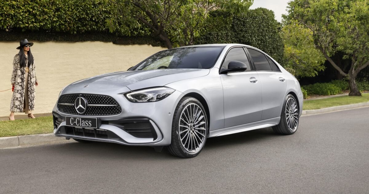 Mercedes-Benz Kasım Ayı Kampanyaları 2025<br><br>C 200 4MATIC AMG: 3.000.000 TL – 36 ay – %2,55<br><br>GLC 180 / Coupé / GLC 300d: 3.000.000 TL – 36 ay – %2,55<br><br>E Serisi: 4.000.000–5.000.000 TL – 36 ay – %2,90–%3,05<br><br>EQB 250+: 2.000.000 TL – 36 ay – %2,90<br><br>EQS 450: 4.000.000 TL – 36 ay – %2,55