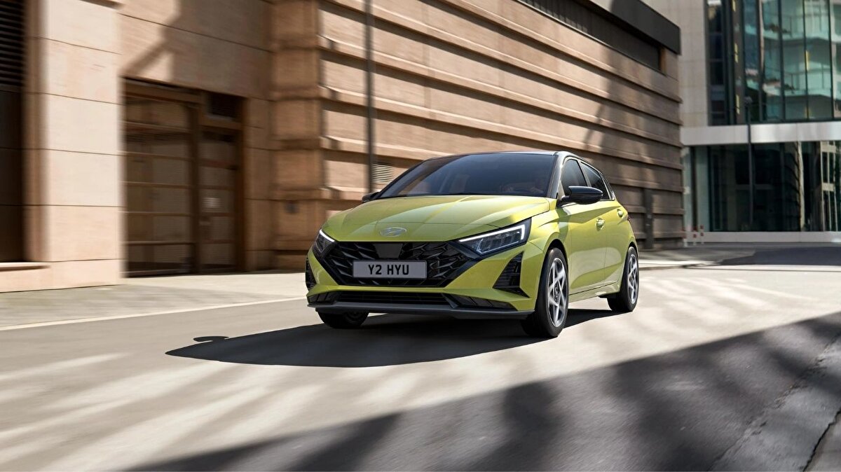 6. Hyundai i20 (2.802 adet)<br><br>B segmentinde istikrarı koruyor<br>i20 uygun fiyatı ve düşük yakıt tüketimiyle dikkat çekiyor.<br>Başlangıç fiyatı: 1.262.000 TL<br>Paket: 1.2 MPI 79 PS Jump