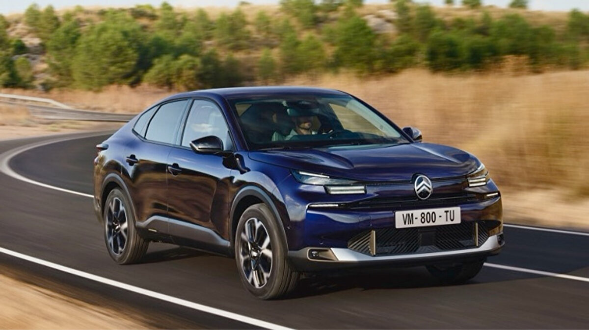 9. Citroen C4X (2.109 adet)<br><br>Sedan–SUV karışımı özgün tasarım<br>Citroen’in Türkiye’de hızla büyüyen modellerinden biri olan C4X, cazip donanım seçenekleriyle listede yer aldı.<br>Başlangıç fiyatı: 1.844.000 TL<br>Paket: 1.2 PureTech