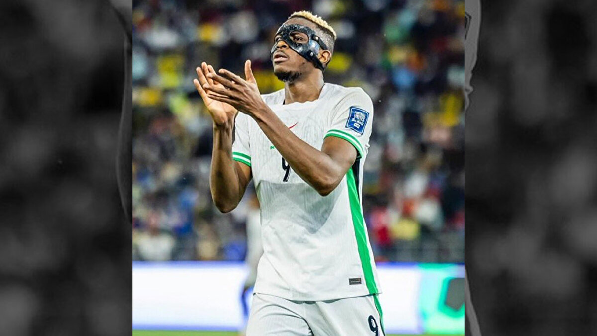 OSİMHEN MİLLİ MAÇTA OYUNA DEVAM EDEMEDİ<br><br>Galatasaray'ın süperstarı Victor Osimhen, dün gece oynanan Nijerya-D. Kongo Cumhuriyeti maçında sakatlandı ve ikinci yarı oyuna devam edemedi. Oyuncunun sakatlığı henüz bilinmiyor.