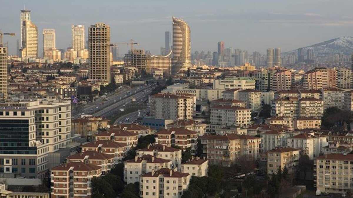 Ev sahibi-kiracı anlaşmazlıkları her geçen yıl katlanarak artmaya devam ediyor. Bazı ev sahiplerinin kiralama için talep ettiği şartlar ise kiracıları zorluyor. Bazı ev sahipleri 12 aylık sözleşmede her ay için bir senet istiyor. Peki senetle kira yasal mı?