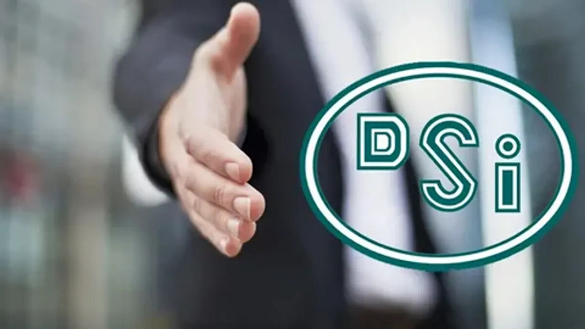 DSİ 1389 personel alımı hangi kadrolarda yapılacak? (Kadro dağılımı açıklandı)<br><br>Tarım ve Orman Bakanı Yumaklı’nın paylaştığı grafiğe göre DSİ taşra teşkilatında farklı birimlerde çalışmak üzere toplam 1.305 işçi, noter kurası ile alınacak. İşte kadro kadro DSİ personel alımı:<br><br>Noter kurasıyla alınacak kadrolar (1305 kişi)<br><br>210 usta yardımcısı<br><br>154 aşçı yardımcısı<br><br>154 şoför<br><br>140 düz işçi<br><br>116 bakımcı-yağcı<br><br>105 sürveyan<br><br>69 sondaj işçisi<br><br>66 treyler operatör yardımcısı<br><br>64 laborant yardımcısı<br><br>59 teknisyen<br><br>58 topoğraf<br><br>44 bekçi<br><br>19 su dağıtım teknisyeni<br><br>15 akaryakıtçı<br><br>13 hidrolog yardımcısı<br><br>7 jeofizik teknisyeni<br><br>5 alet operatörü<br><br>2 teknik ressam<br><br>2 pompaj istasyonu operatörü<br><br>1 döşemeci yardımcısı<br><br>1 fotoğrafçı<br><br>1 kompresör operatörü<br><br>Toplam: 1305 işçi<br><br>Geriye kalan personelin ise teknik kadrolardan oluşacağı bildirildi.