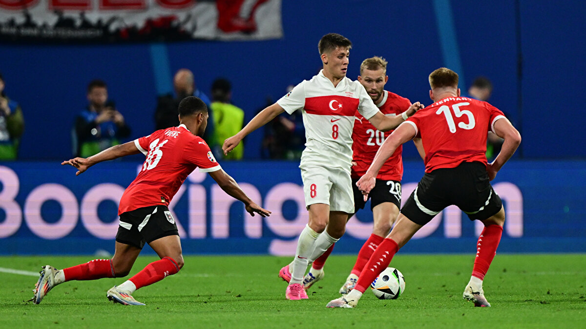 ELEMELERDE GENEL AVERAJ SİSTEMİ UYGULANIYOR<br><br>Eleme gruplarında genel averaj sistemi uygulanıyor. Tüm maçlarını kazanna ve kalesinde gol görmeyen İspanya'nın averajı 19, Türkiye'nin ise averajı 5 yani arada 14 gollük bir averaj farkı var.