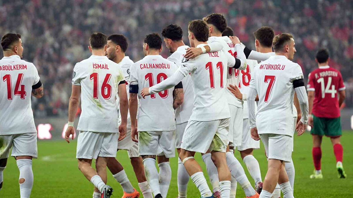 HAKAN VE İSMAİL YOK<br><br>Zorlu maç öncesinde Hakan Çalhanoğlu sakatlığı sebebiyle kadrodan çıkarılırken, kart cezalısı olan İsmail Yüksek de yarın ki forma giyemeyecek.