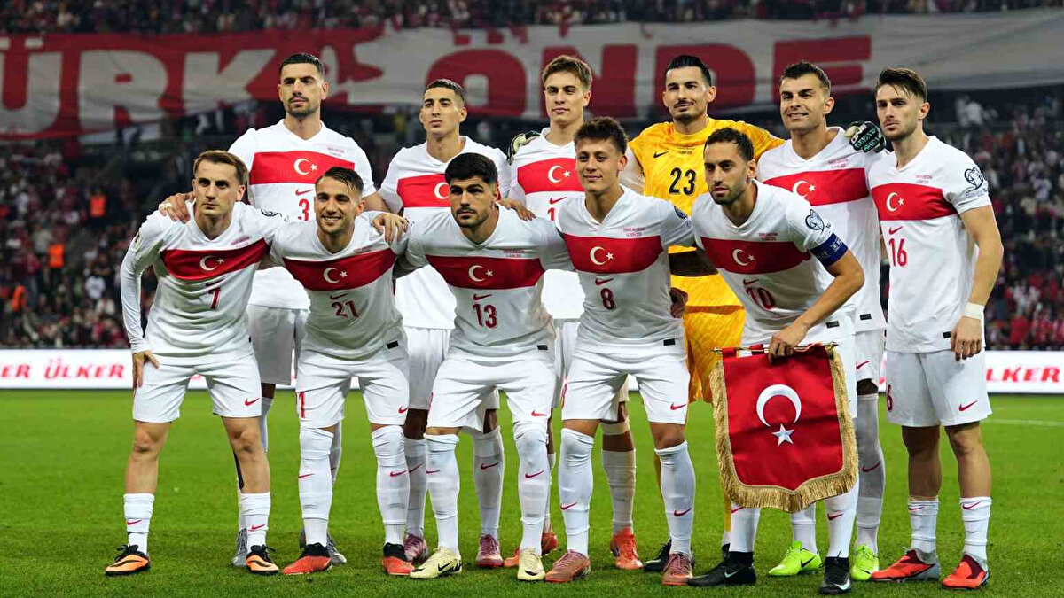 Grupta lider olan İspanya tüm maçlarını kazanırken, kalesinde de hiç gol görmedi. İlk maçta rakibine 6-0 mağlup olan A Milli Takım’ın lider olması için gerekli tek skor var.<br>