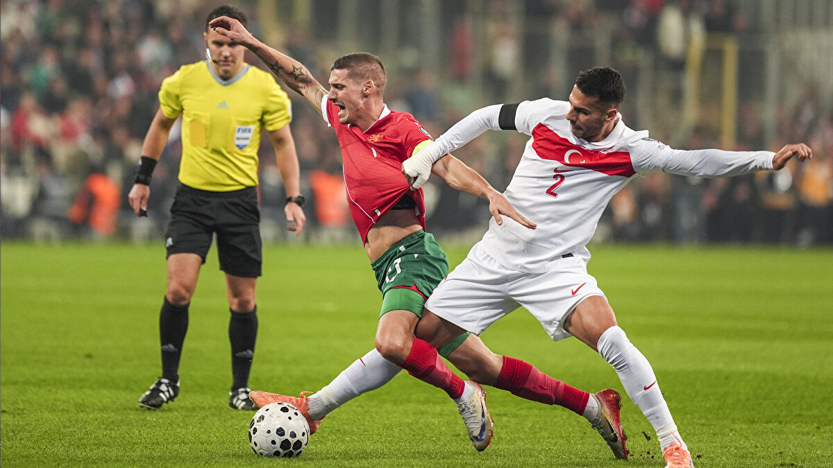 Bulgaristan'ı 2-0 mağlup ederek ikinciliğini garantileyen Türkiye, Dünya Kupası'nda play-off oynamayı garantiledi.