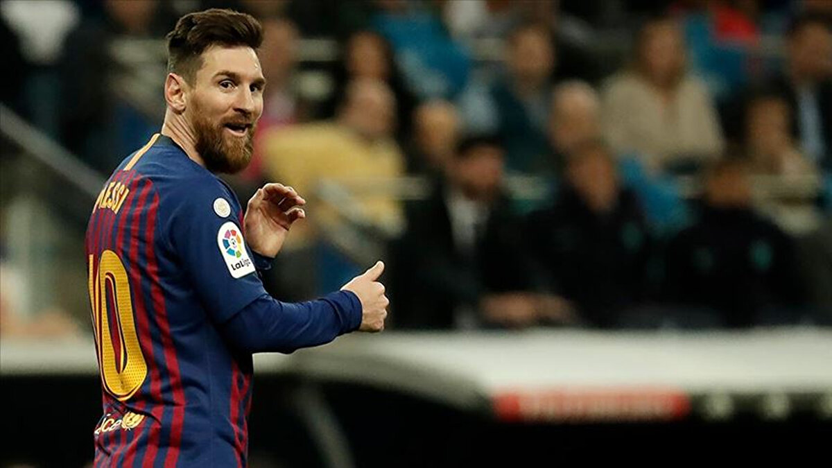 Ünlü menajer, buna rağmen olası bir ihtimali değerlendirerek şu değerlendirmeyi yaptı:<br><br>“Lionel Messi dünya futbolunun bir efsanesi. Böyle bir fırsat olursa, kulüp için faydalı olabileceğini düşünüyorum.”
