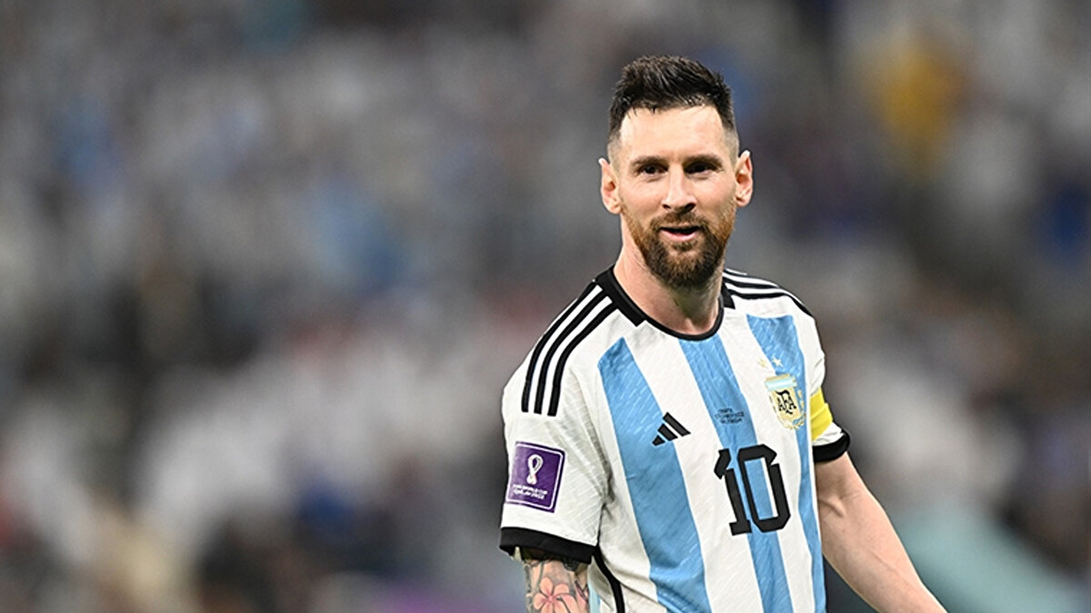 Programda kendisine yöneltilen “Galatasaray–Messi” sorusu üzerine Gardi, kulüp başkanı Dursun Özbek’in daha önce yaptığı açıklamayı işaret etti.