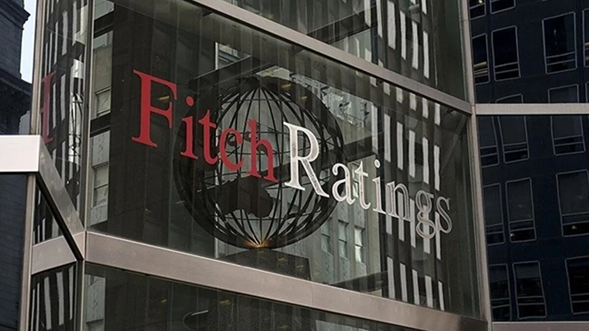 Fitch ayrıca Halkbank, Emlak Katılım ve Vakıf Katılım’ın uzun vadeli yabancı para notlarını “BB-” seviyesine yükseltti. Bu bankaların devlet destek notları da “b+”dan “bb-”ye çıkarıldı.