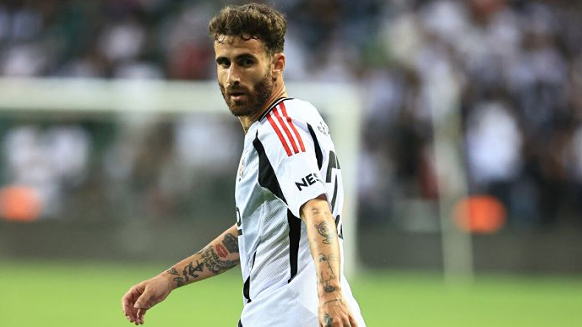 RAFA SİLVA'YA CEZAİ YAPTIRIM İDDİASI <br><br>Görüşme taleplerini de reddeden Rafa Silva bugün de aynı davranışları gösterirse cezai yaptırımla karşılaşacağı iddia ediliyor.