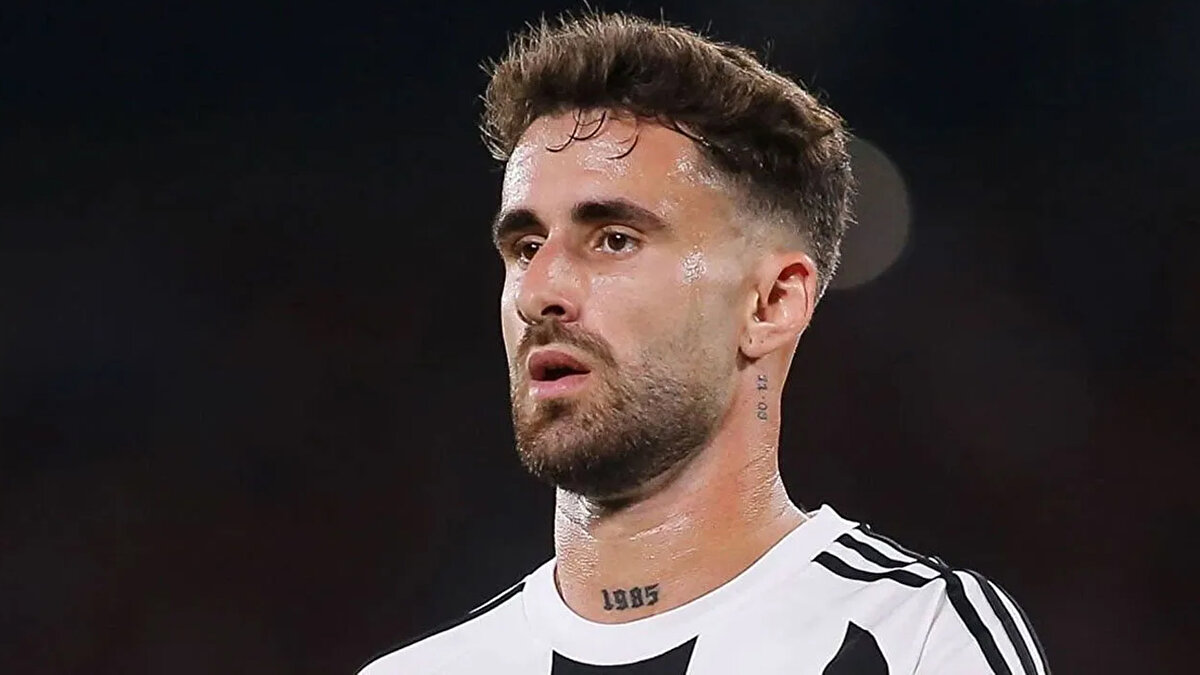 FUTBOLU BIRAKMAK İSTİYOR İDDİASI<br><br>Rafa Silva cephesi ise futbolcu için “mutsuz ve mental olarak yıpranmış” savunmasını yaparken, oyuncunun “futbolu bırakmak” istediğini söylediği iddia edildi.<br>