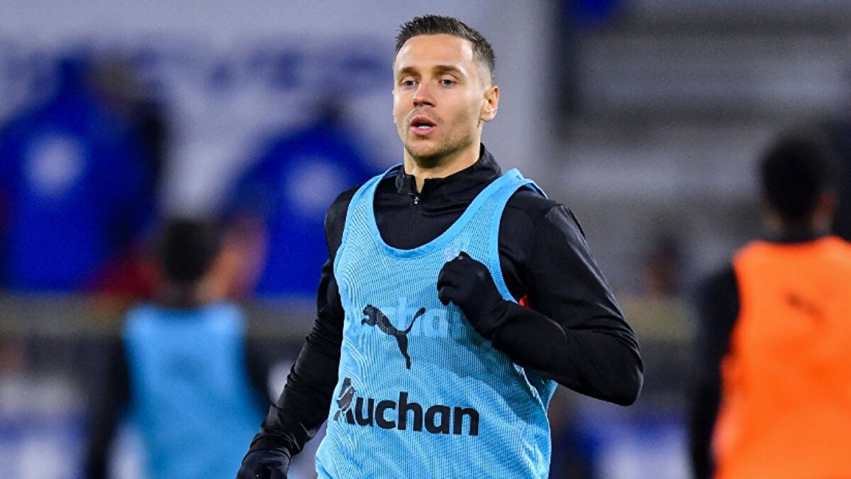 Rennes’te 8 maçta 525 dakika sahada kalan Frankowski için belirlenen satın alma opsiyonu 8.45 milyon euro. Polonyalı sağ bekin istikrarlı performansı nedeniyle opsiyonun işletilmesi bekleniyor.