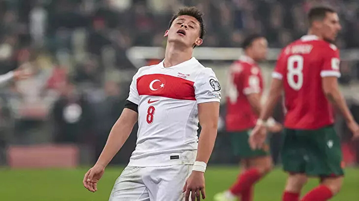 İSPANYA - TÜRKİYE MAÇI NE ZAMAN, SAAT KAÇTA?<br><br>2026 FIFA Dünya Kupası Avrupa Elemeleri E Grubu'ndaki kritik İspanya - Türkiye maçı, 18 Kasım Salı günü oynanacak.<br><br>Sevilla kentindeki La Cartuja Stadyumu'nda oynanacak olan bu heyecan dolu karşılaşma, Türkiye saati ile 22.45'te başlayacak.<br><br>Mücadelede Almanya Futbol Federasyonu'ndan hakem Felix Zwayer düdük çalacak. Yardımcılıklarını ise Robert Kempter ve Christian Dietz üstlenecek.