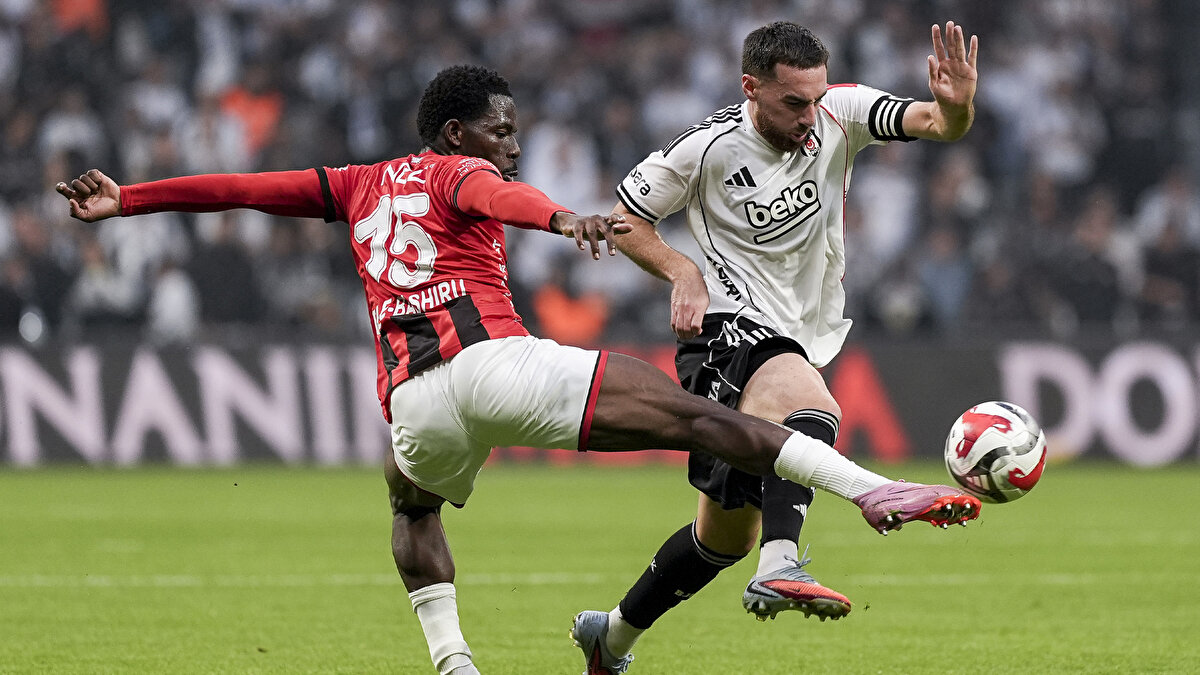 Halis Kökçü, eleştirilerin dozunun artmasının haksızlık olduğunu, oğlunun Beşiktaş’a olan aidiyet duygusunun zaman zaman kontrolsüz bir hırsa yol açabildiğini ima etti.