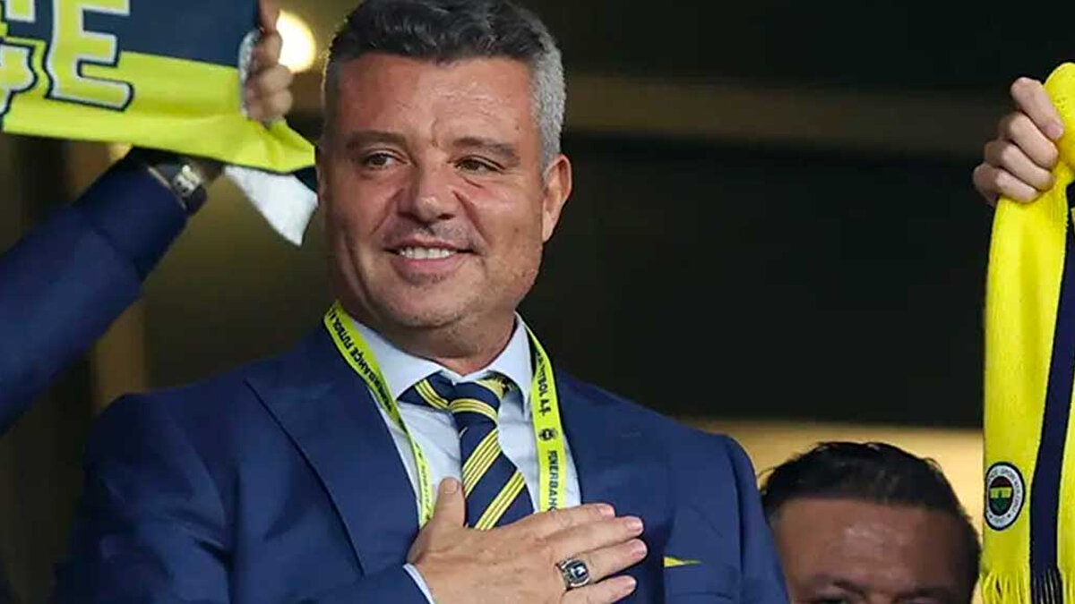 Süper Lig’de 11. haftaya girilirken Fenerbahçe, Galatasaray ile şampiyonluk yarışında farkı 1 puana indirdi.