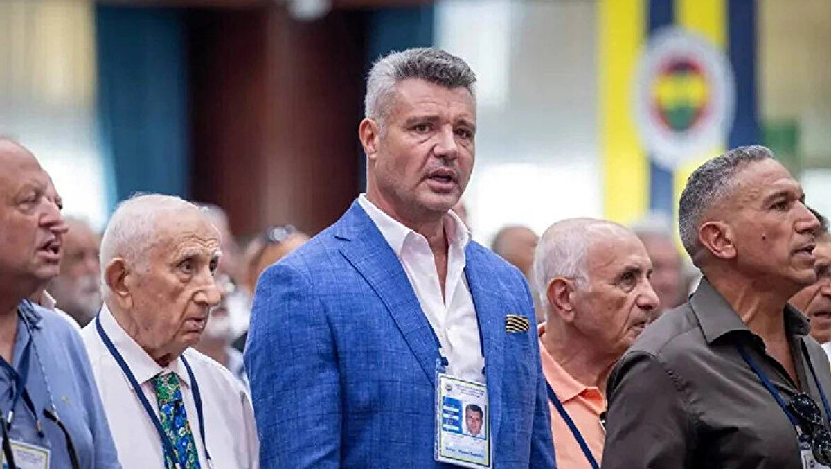 FENERBAHÇE – GALATASARAY DERBİSİ NE ZAMAN?<br><br>1 Aralık Pazartesi günü Chobani Stadyumu’nda oynanacak olan Fenerbahçe – Galatasaray derbisi saat 20.00’de başlayacak.