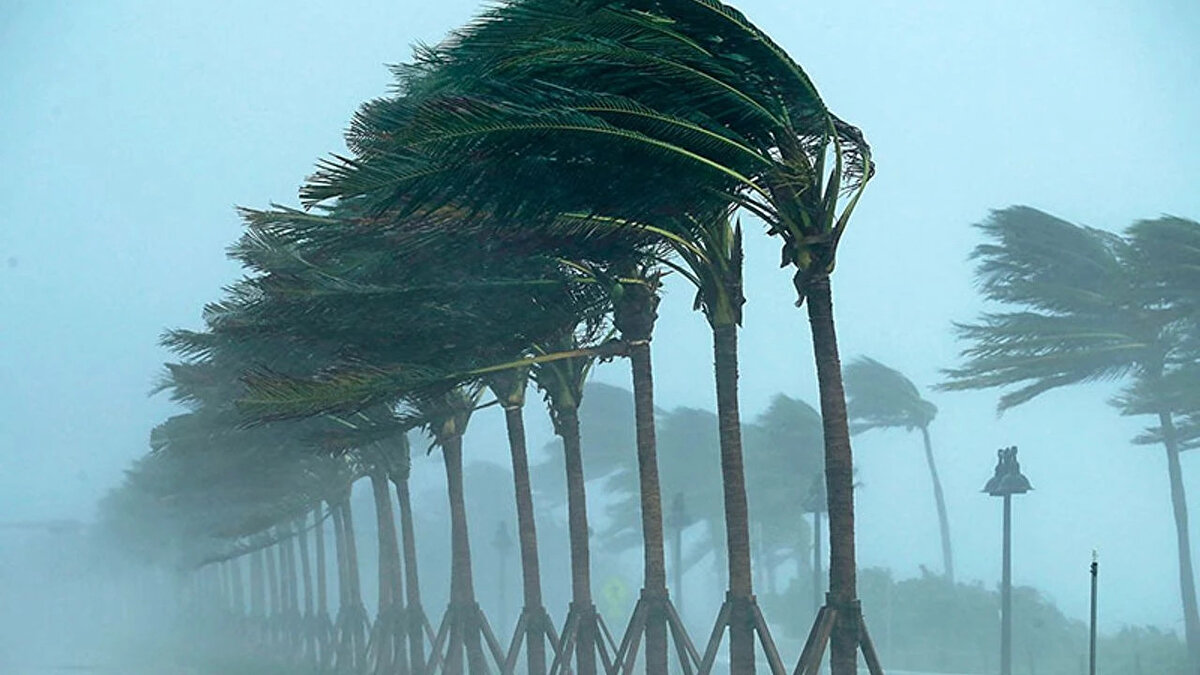 İstanbul’da hava nasıl olacak?<br><br>İstanbul: 16°C – 21°C<br>Parçalı bulutlu, rüzgâr zaman zaman kuvvetli esecek ancak kent genelinde yağış beklenmiyor.