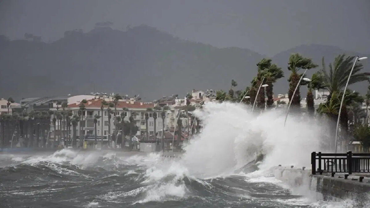 Bugün yağmur var mı? Sağanak hangi illerde bekleniyor?<br><br>18 Kasım sabah saatlerinde Edirne ve Kırklareli çevrelerinde sağanak yağış etkili olacak. Diğer bölgelerde yağış beklenmiyor; hava parçalı ve az bulutlu seyredecek.