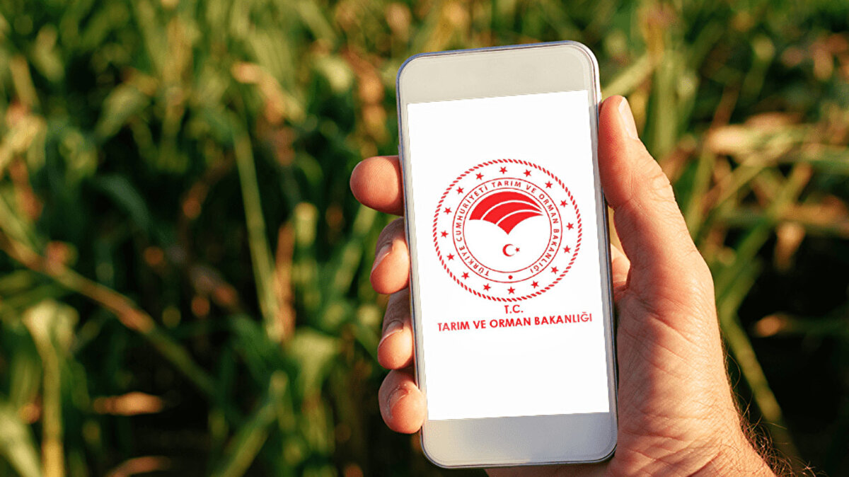 Bakan Yumaklı paylaşımında, "Orman Genel Müdürlüğümüzün merkez ve taşra teşkilatında görev yapmak üzere 496 sözleşmeli personel alımı gerçekleştireceğiz. Aramıza yeni katılacak arkadaşlarımıza şimdiden kolaylıklar diliyorum. Hayırlı uğurlu olsun." ifadelerini kullandı.