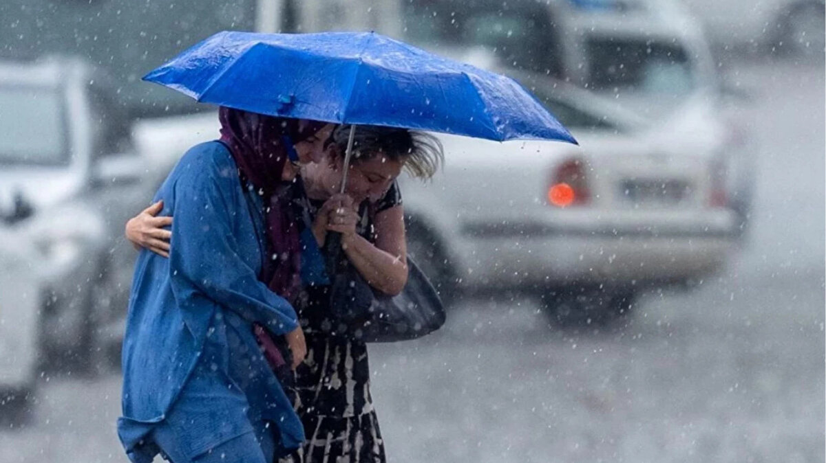 İÇ ANADOLU<br><br>Parçalı ve az bulutlu bir hava bekleniyor.<br>Gece ve sabah saatlerinde bölge genelinde pus ve yer yer sis olacak.<br><br>Ankara: 3°C  18°C – Parçalı ve az bulutlu<br><br>Eskişehir: 4°C  17°C – Parçalı ve az bulutlu<br><br>Kayseri: 0°C  17°C – Parçalı ve az bulutlu<br><br>Konya: 6°C  18°C – Parçalı ve az bulutlu