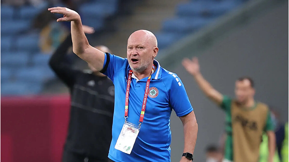 Ivan Hasek’in görevden ayrılmasının ardından Çekya Milli Takımı geçici olarak Jaroslav Köstl yönetiminde. Tecrübeli teknik direktör Fatih Terim, yönetim tarafından en güçlü adaylardan biri olarak gösteriliyordu. Ancak federasyon içinde fikir ayrılıkları yaşandığı öğrenildi ve bir açıklama geldi.