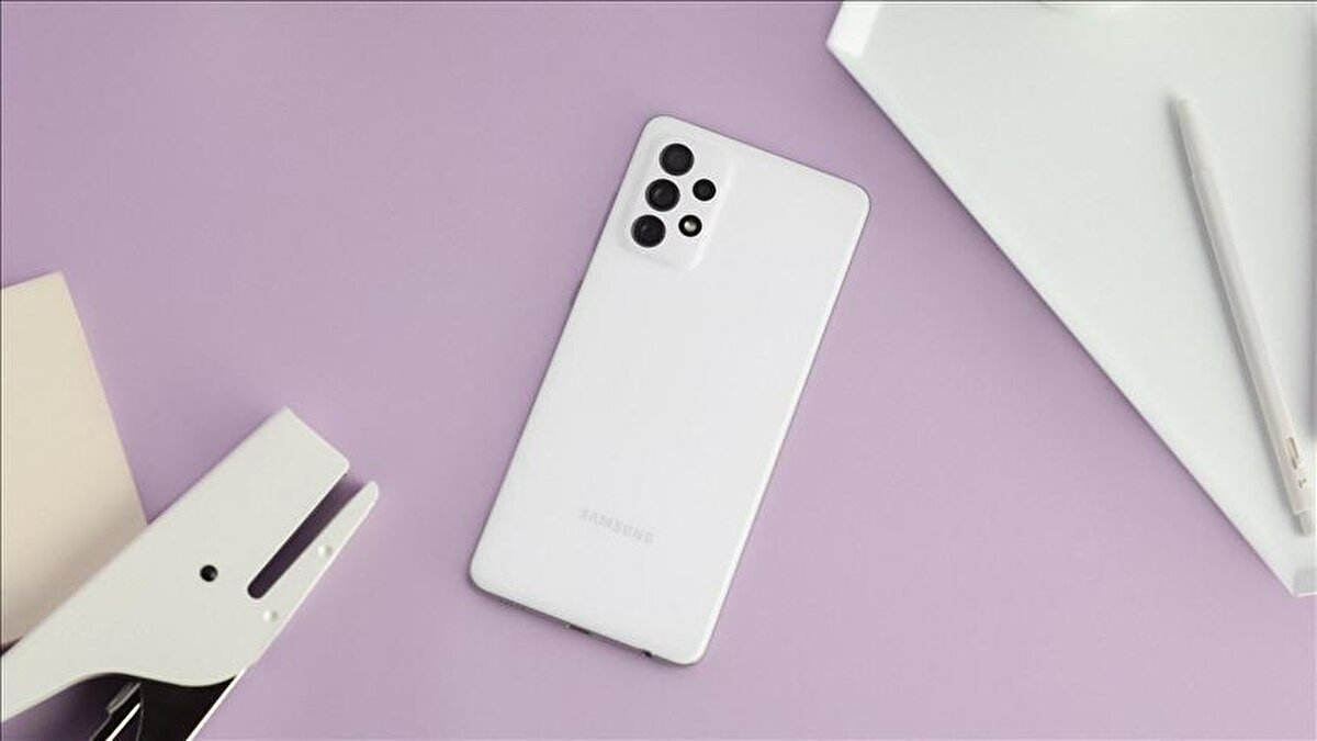 Samsung’un çeşitli Galaxy modellerinde yer alan AppCloud adlı uygulama, şirkete yönelik yeni bir gizlilik tartışmasını gündeme taşıdı. Android cihazlarda casus yazılım riskinin uzun süredir konuşulduğu bir dönemde, bu uygulamanın telefona önceden yüklenmiş olması ve kullanıcı tarafından silinememesi tepkilere neden oluyor. Türkiye’deki kullanıcıların da aynı durumu bildirmesi konuyu daha görünür hale getirdi.