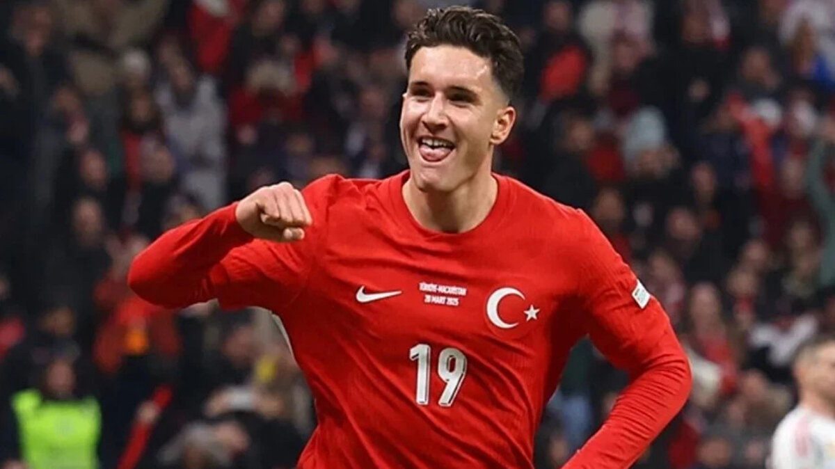 Futbola Stuvsta IF altyapısında başladı<br><br>Gül’ün futbola adım attığı ilk kulüp Stuvsta IF oldu. Kısa sürede dikkatleri üzerine çekerek Segeltorps IF’e transfer oldu ve İsveç altyapı sisteminin farklı kulüplerinde gelişimini sürdürdü.