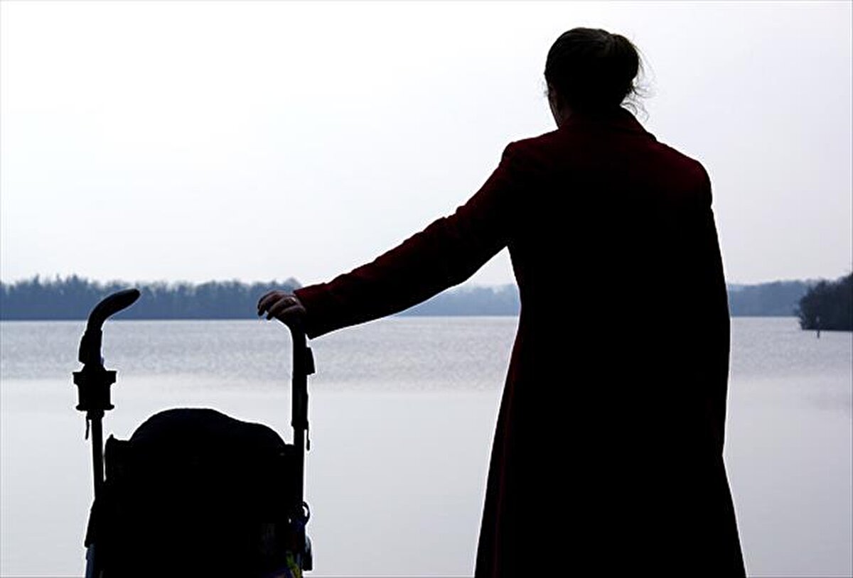 “Ücretsiz izin memurlarla eşitleniyor”<br><br>Mevcut durumda çalışan anne ve babaların 6 ay ücretsiz izin hakkı bulunuyor. Gülşen, yeni düzenlemeyle bu sürenin memurlar gibi 2 yıla çıkarılması yönünde çalışma yapıldığını belirtti.