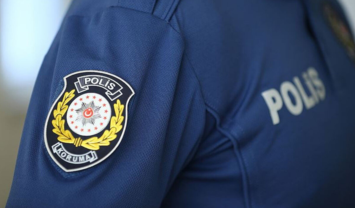 İkinci şark kalktı mı? Kimleri kapsıyor?<br><br>Evet, İçişleri Bakanı Ali Yerlikaya’nın açıklamasıyla zorunlu ikinci şark görevi tamamen kaldırıldı.<br>2026’dan itibaren tüm personel için geçerli olacak ve yeni atama dönemlerinde ikinci şark tebligatı yapılmayacak.