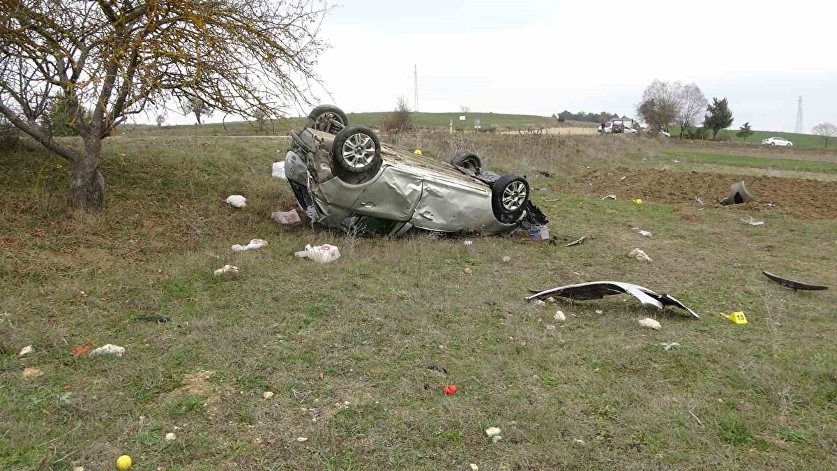 Kaza, Kastamonu-İhsangazi kara yolu İbişler köyü mevkiinde meydana geldi. Edinilen bilgiye göre, Emin Kesginci (45) idaresindeki 37 ABT 991 plakalı Opel marka otomobil, sürücüsünün direksiyon hakimiyetini kaybetmesi neticesinde yoldan çıkarak zemine çarptı.