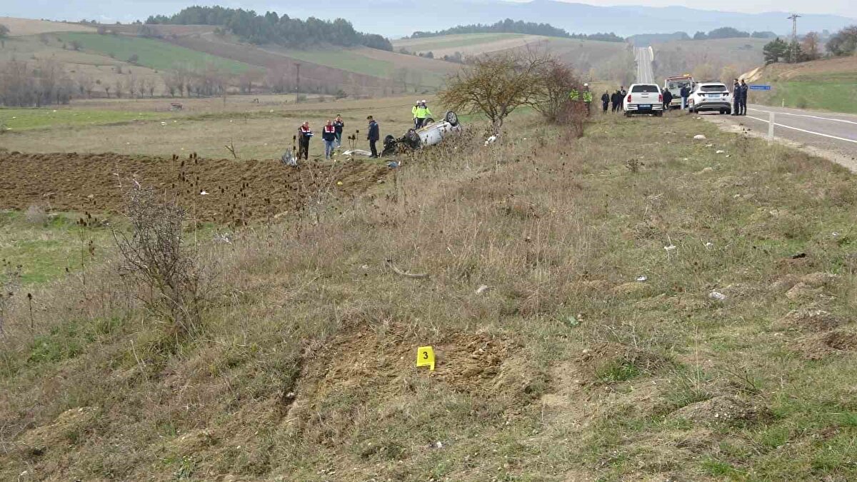 Olay yerine çağrılan sağlık ekipleri tarafından ilk müdahaleleri yapılan yaralılar, Kastamonu Eğitim ve Araştırma Hastanesi’ne kaldırıldı. Tedavi altına alınan iki kardeş yapılan müdahalelere rağmen kurtarılamadı.
