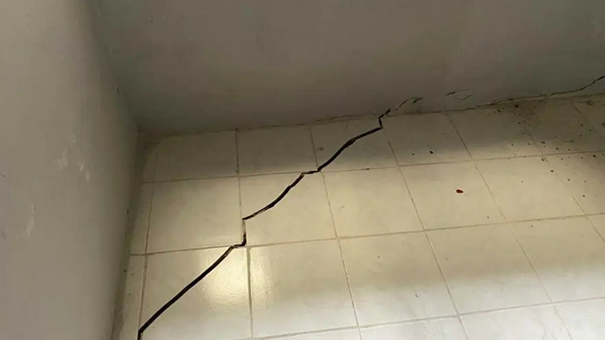 Tünel çalışmaları sürerken, Atamer Mahallesi sakinleri hem evlerinin güvenliği hem de can güvenlikleri için acil çözüm bekliyor.