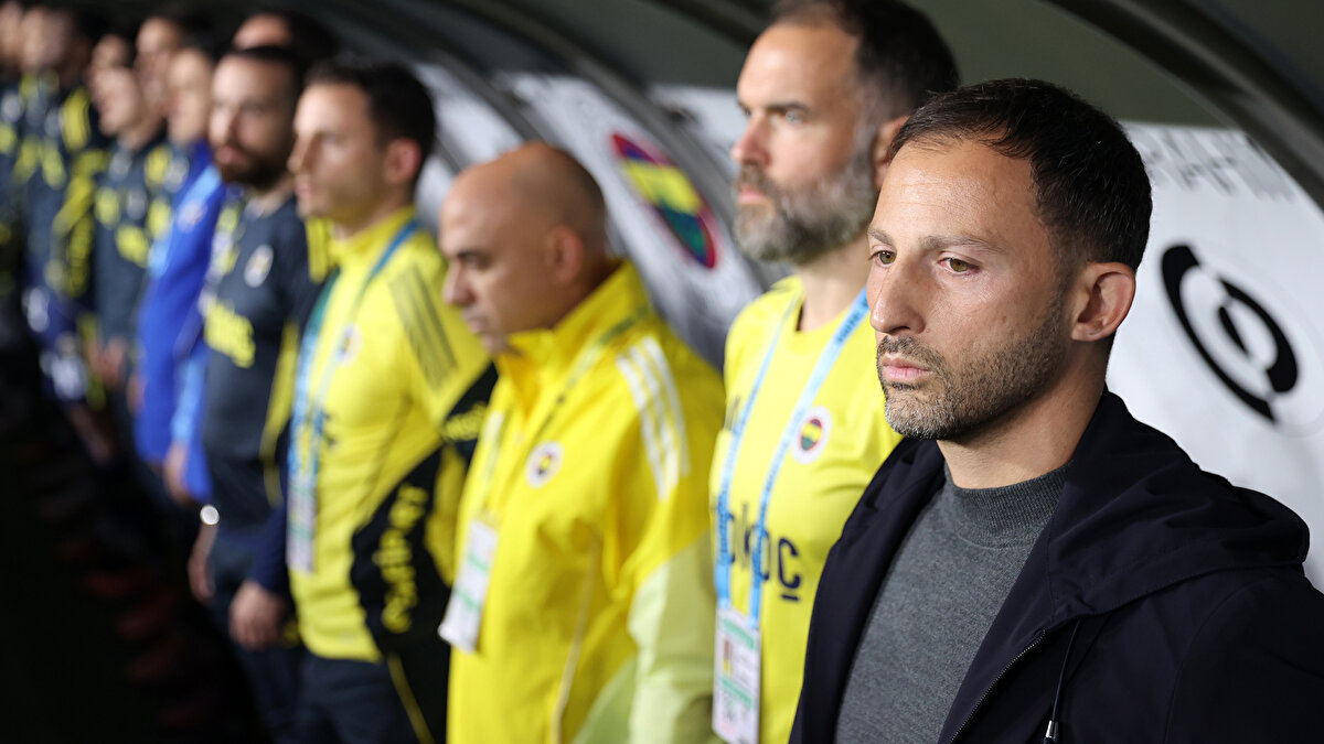 Fenerbahçe'deki başkanlık süreciyle ile ilgili konuşan Tedesco, "Genelde başkanlık seçimleri, özellikle bir mağlubiyetten sonra, teknik direktör için risklidir. Ancak burada güven kaybetmedim. Yeni başkanın seçilmesi çok hızlı gerçekleşti. Seçim sonrası yaptığımız görüşmeler çok olumlu geçti." şeklinde konuştu.