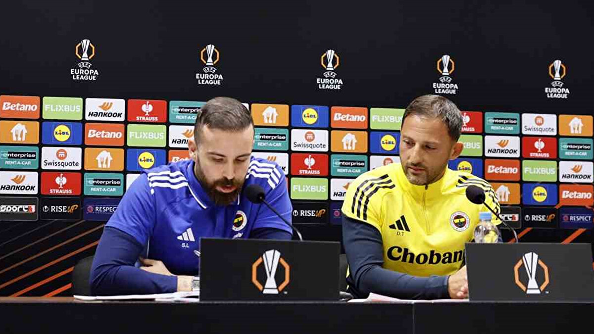 "F.BAHÇE'DE DUYGUSALLIK ÇOK BAŞKA"<br><br>Açıklamalarında devam eden Tedesco, "Yalnızca birkaç kez kiraladığım daireme gittim. Fenerbahçe taraftarının tutkusu devasa ve beni büyülüyor. Daha önce Schalke ve Moskova'da da büyük taraftar kitleleri görmüştüm ama burada duygusallık çok başka." dedi.<br>