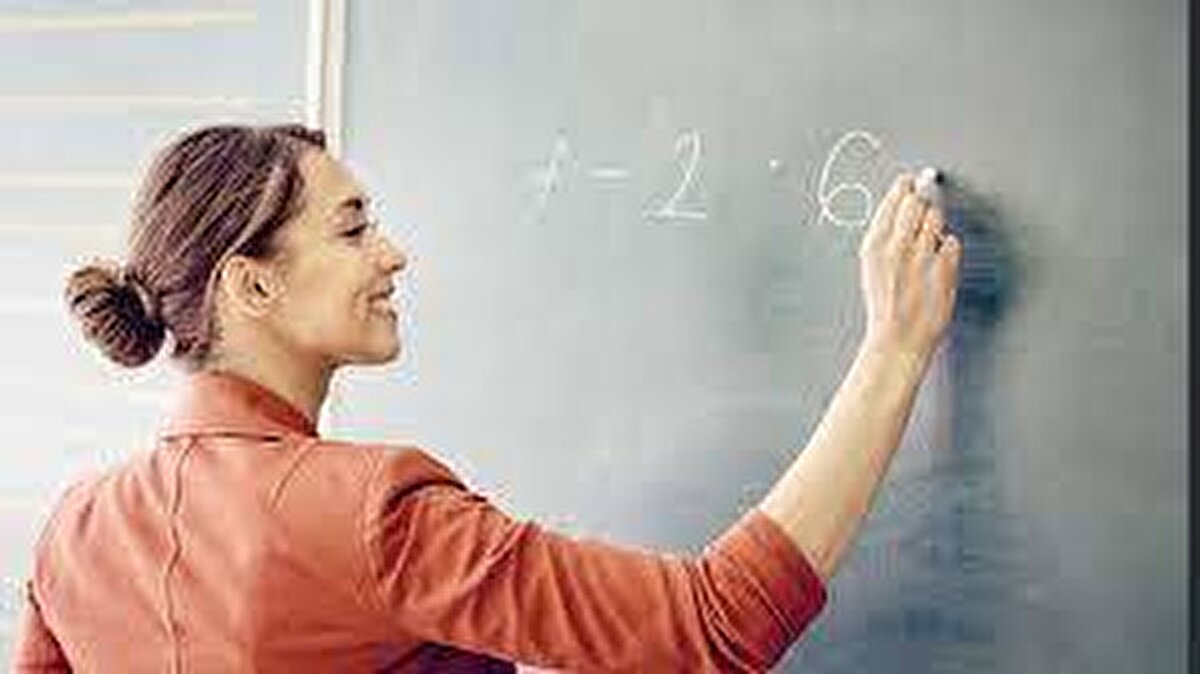 “Yeni eğitim modeli şu an gündemde değil”<br>Kamuoyunda tartışılan yeni eğitim modeli iddialarına da değinen Tekin, bakanlık gündeminde böyle bir çalışma olmadığını söyledi. Şu anda yarıyıl takvimi ve bütçe görüşmelerine odaklandıklarını ifade etti.