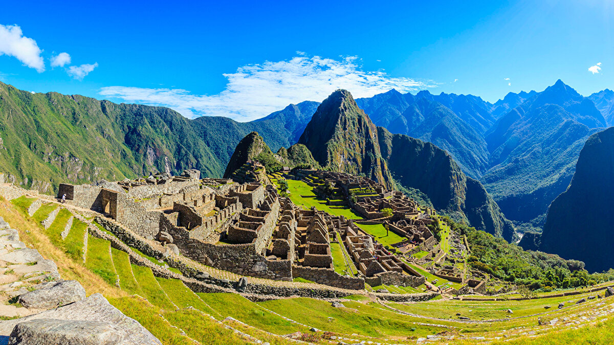 10. 🇵🇪 Machu Picchu<br>İnanılmaz tarihi değerine rağmen, kalabalık, erişim zorlukları ve kapasite sınırlamaları listede yer almasına neden oldu.
