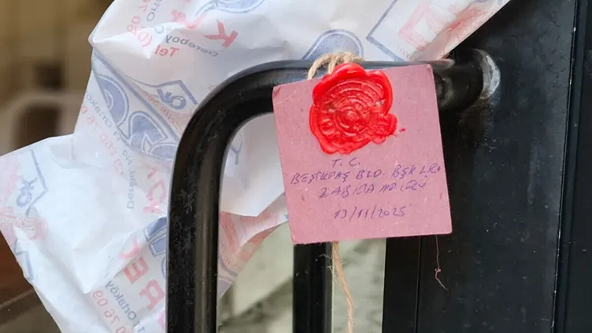 Soruşturma kapsamında Tarım ve Orman Müdürlüğü, ailenin tükettiği yiyecek ve içeceklerle ilgili rapor hazırladı. Raporda, gıda örneklerinde uygunsuz herhangi bir maddeye rastlanmadığı bildirildi.