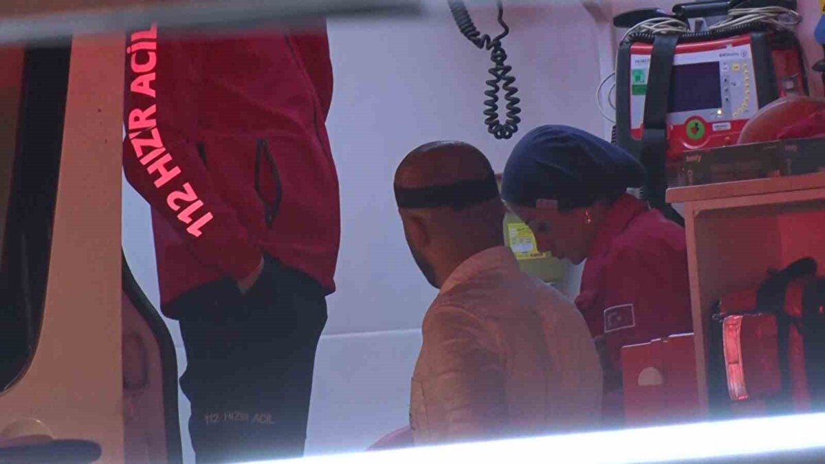 Yangın 02.00 sıralarında Sultangazi Karayolları Mahallesi Abdi İpekçi Caddesi’nde bulunan 27 katlı otelde meydana geldi. 