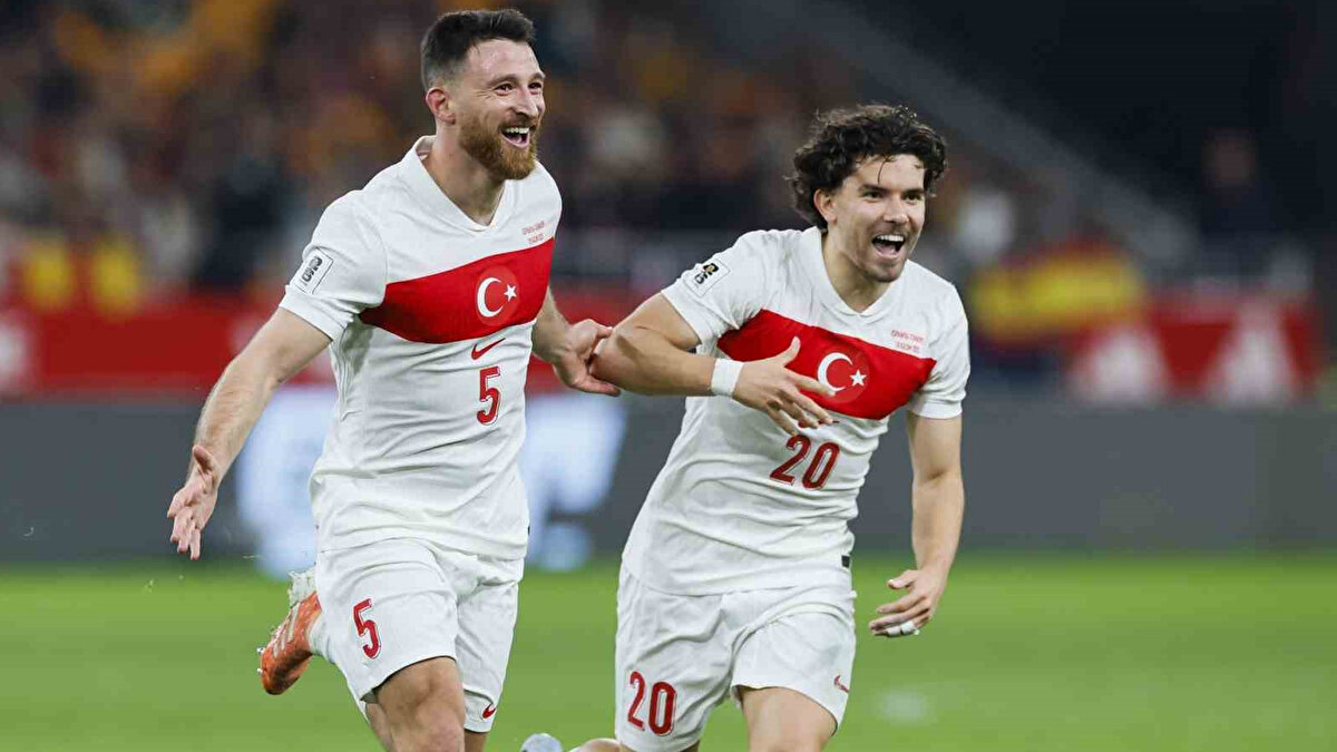 Karşılaşmadan sonra SABAH'ın yazarları Ahmet Çakar, Gürcan Bilgiç ve Fatih Doğan A Milli Takım için çok çarpıcı övgüler ve analizler yaptı. Çakar, özellikle Altay vurgusu yaparak milli kaleciyi kutladı.