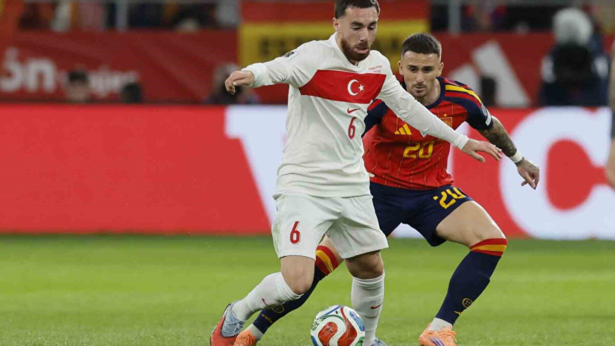 "Santrfor Deniz Gül'ün A Milli Takım tarihinde Recep Adanır'ın (Ocak 1954) ardından İspanya'ya deplasmanda gol atan ikinci oyuncu olmasının değeri kadar ekseriyette hakim olan "Bırakın gol atmayı 6-8 tane yemeyelim" kaygısını yıktı."