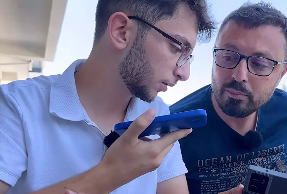 İstanbul’dan bir alıcıyla da anlaşan dolandırıcı, alıcı ve satıcının iletişim kurmasını engelleyerek iki tarafı da birbirine karşı manipüle etti. İstanbul’dan otobüse binip Isparta’ya gelen alıcı ise, satıcının iletişim kurmayı başarmasıyla gerçeği öğrendi: Dolandırılmak üzereydi.<br><br>Dolandırıcı, eksper ve noter aşamalarında bile iki tarafa baskı kurup sürekli fotoğraf talep ederek planını sürdürmeye çalıştı. Ancak gerçek ortaya çıkınca bir anda sakin tavırlarını kaybedip telefonda hakaretler yağdırmaya başladı.