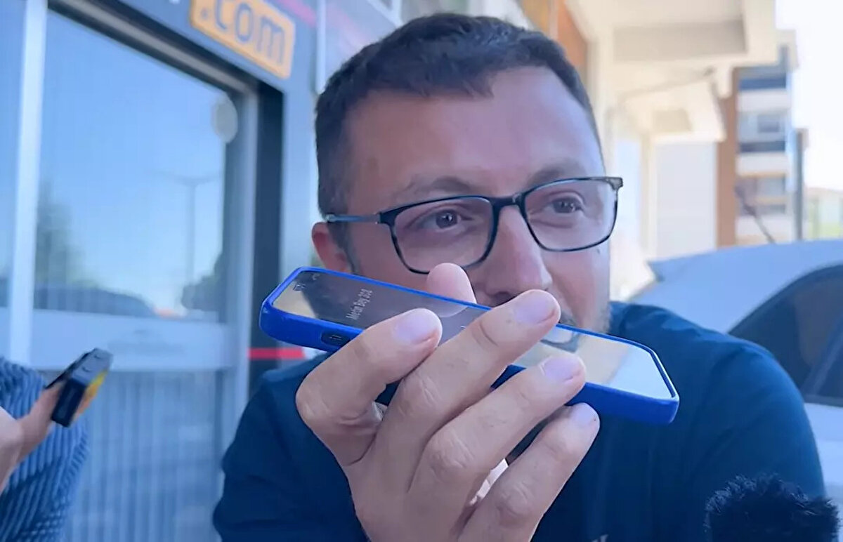 Konuşmaların kaydedildiğinin söylenmesi üzerine “Kaydedebilirsin kanka, ortağız sonuçta. Bizi bulamazlar ama sana ulaşmaları kolay” ifadelerini kullanan dolandırıcı, cüretkâr tavrıyla sosyal medyada adeta isyan ettirdi. Buna karşın “Allah kimseyi böyle duruma düşürmesin” diyerek bir de mağduriyet süsü verdi.