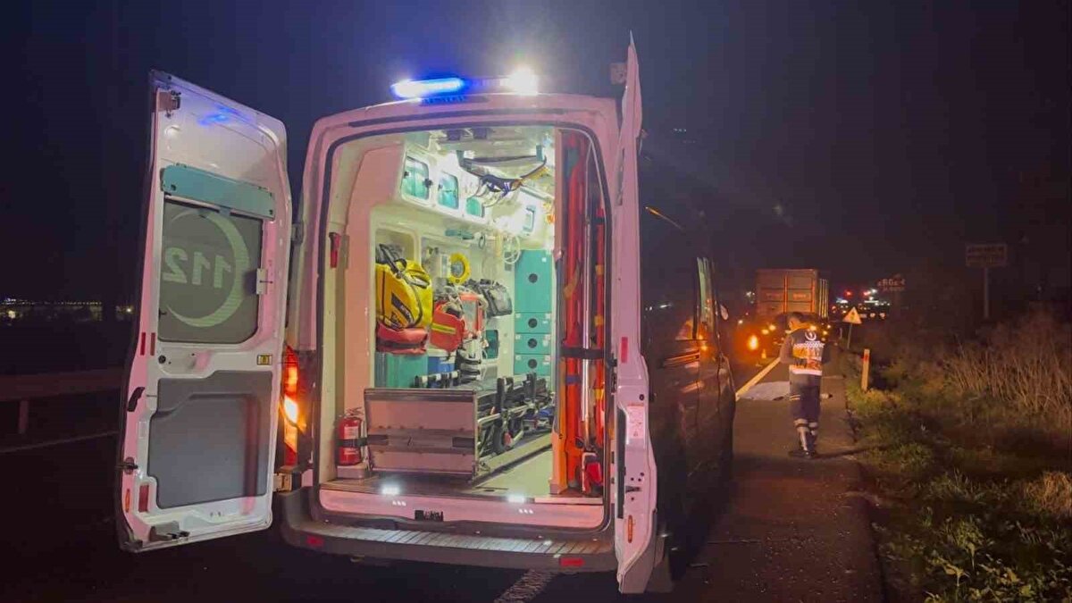 İhbar üzerine olay yerine jandarma ve sağlık ekipleri sevk edildi. Olay yerine gelen ekiplerin yaptığı kontrolde yerde hareketsiz yatan Abdurrahman Keş’in (59) hayatını kaybettiği tespit edildi.