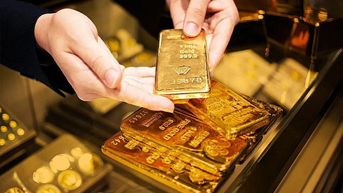 4 Bin Dolar Desteği Korunuyor: Altın Fiyatlarında Yön Ne Olacak?<br><br>Altın piyasasında hareketli saatler yaşanıyor. 19 Kasım itibarıyla ons altında 4.000 dolar kritik eşiği korunurken, gram altın bir günde 100 TL değer kazanarak yatırımcısını heyecanlandırdı. Gözler bugün açıklanacak FED tutanaklarında.